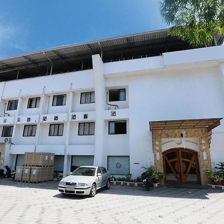 Hotel Super Townhouse Dona Castle à Kollam Extérieur photo