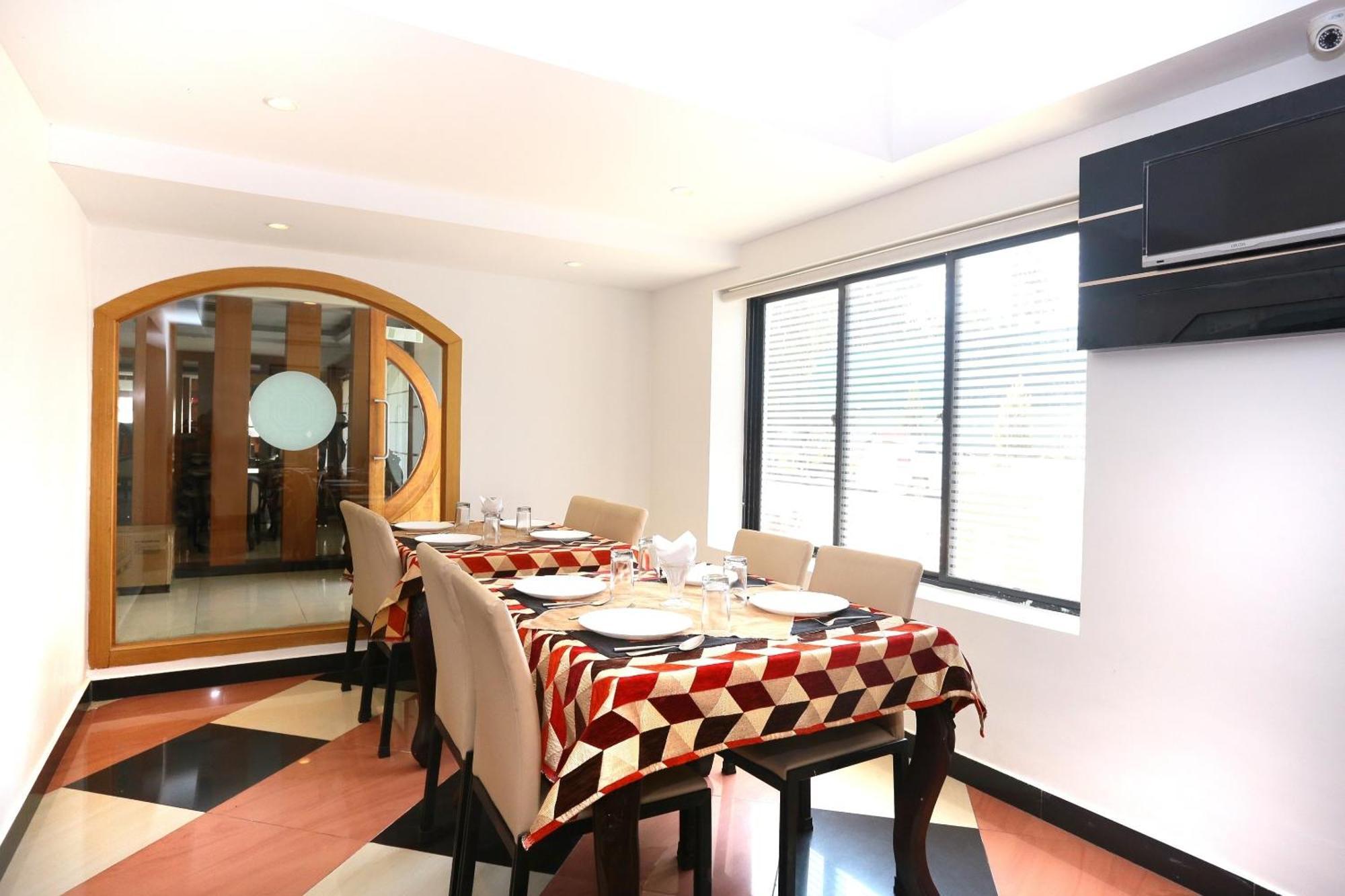Hotel Super Townhouse Dona Castle à Kollam Extérieur photo