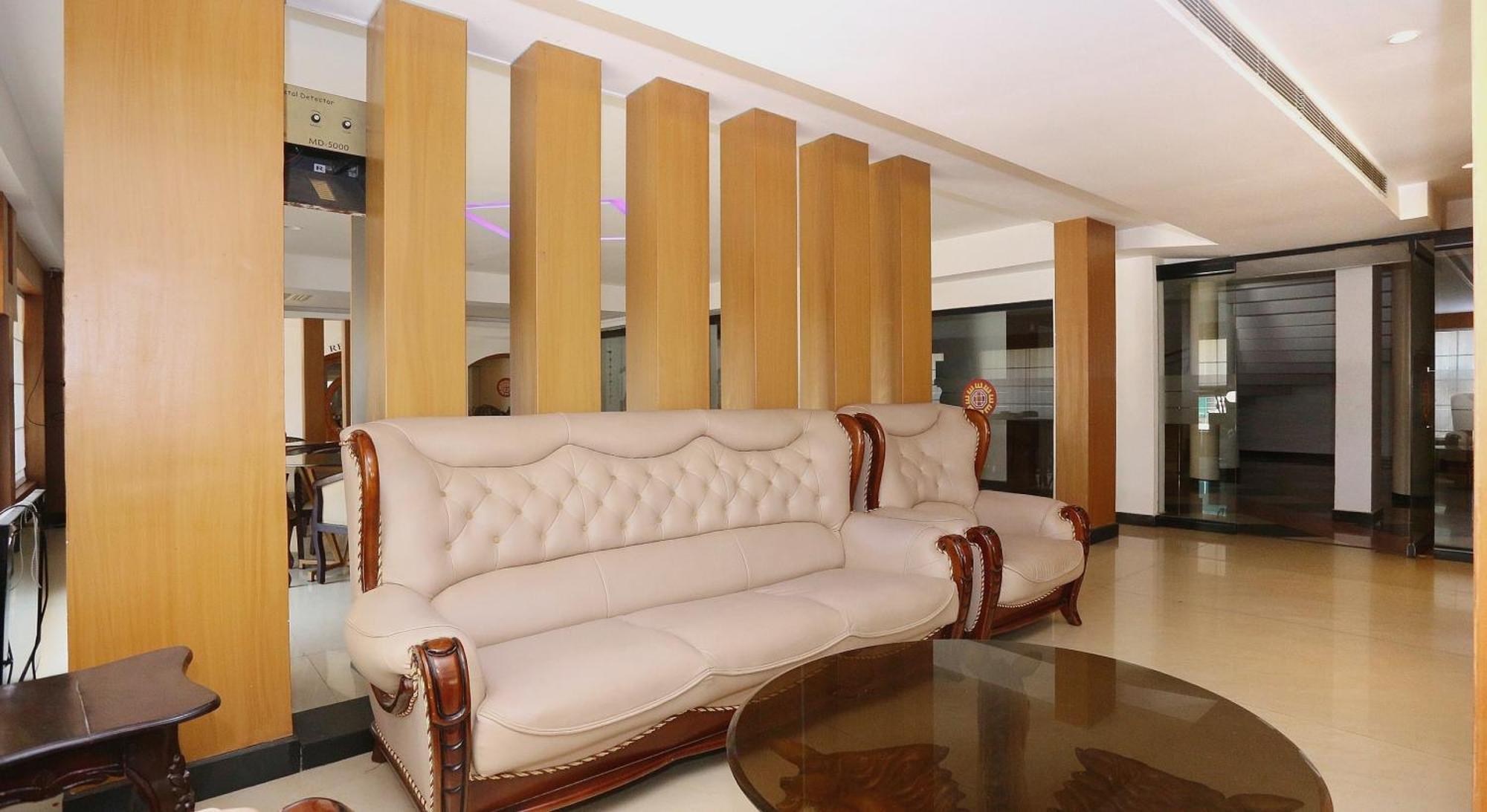 Hotel Super Townhouse Dona Castle à Kollam Extérieur photo