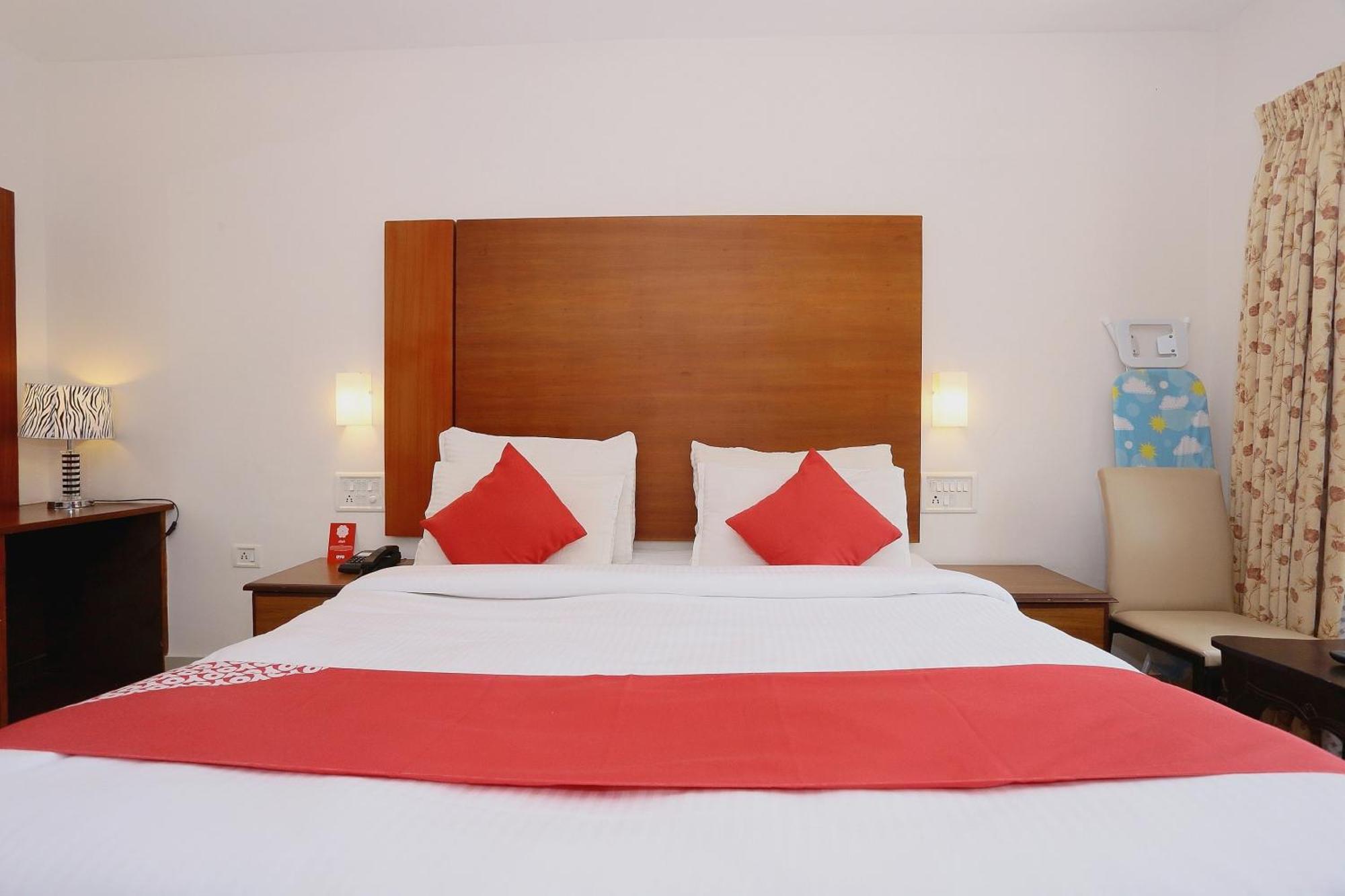 Hotel Super Townhouse Dona Castle à Kollam Extérieur photo