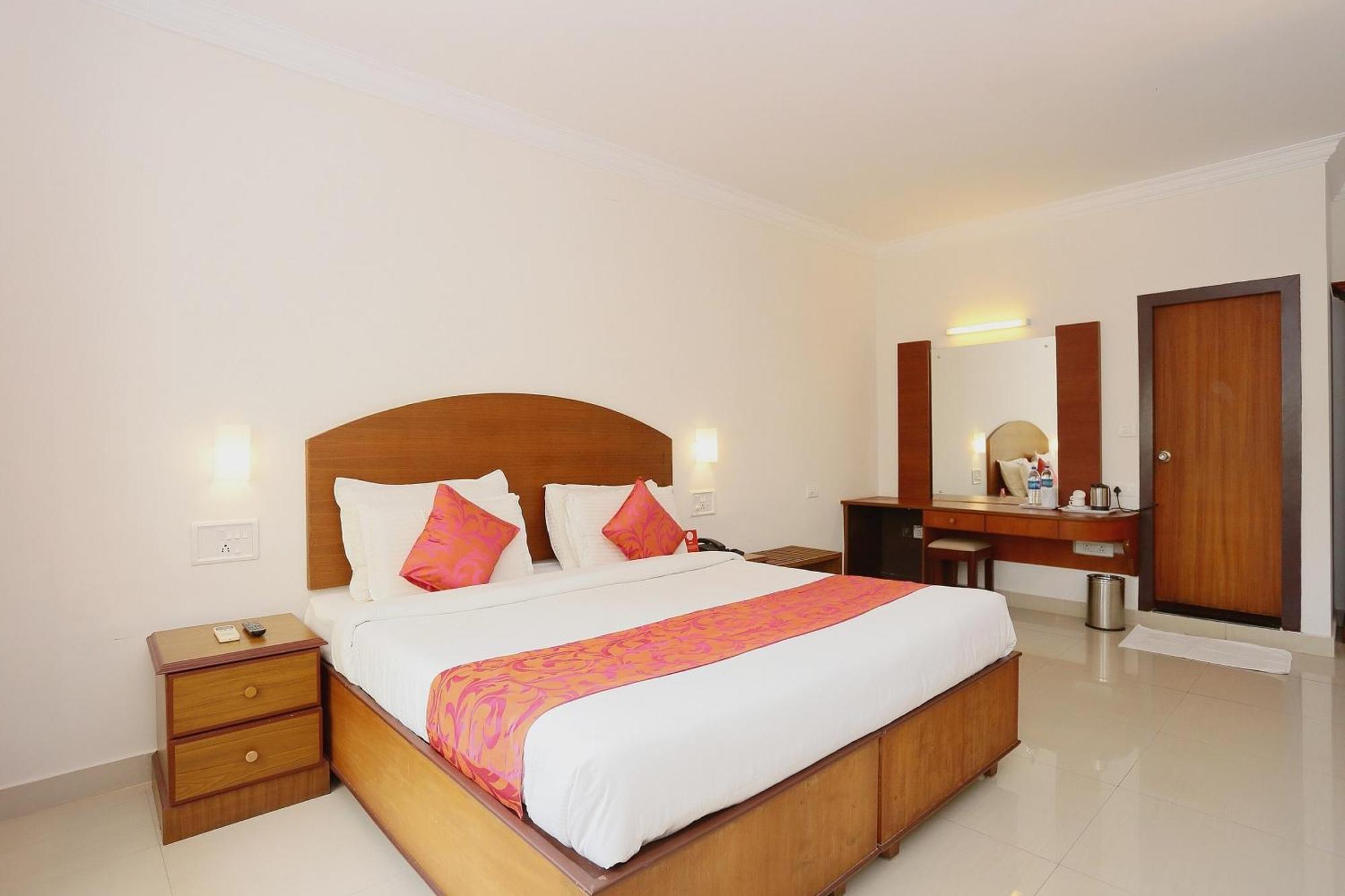 Hotel Super Townhouse Dona Castle à Kollam Extérieur photo
