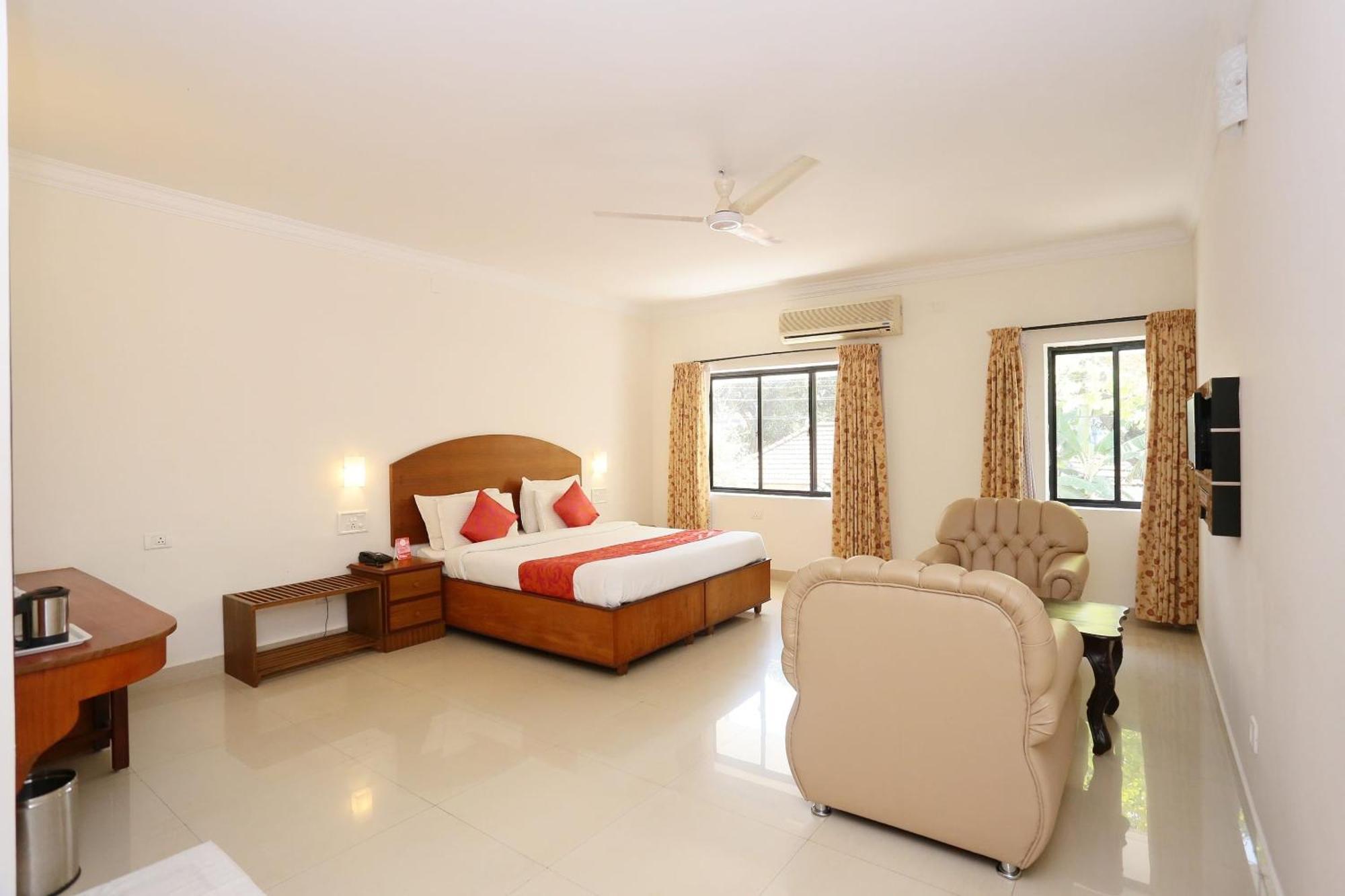 Hotel Super Townhouse Dona Castle à Kollam Extérieur photo
