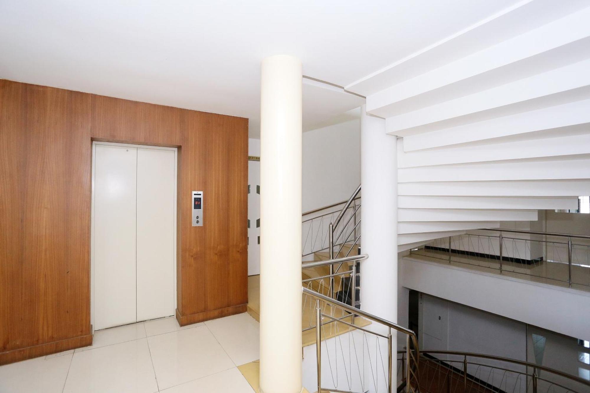 Hotel Super Townhouse Dona Castle à Kollam Extérieur photo