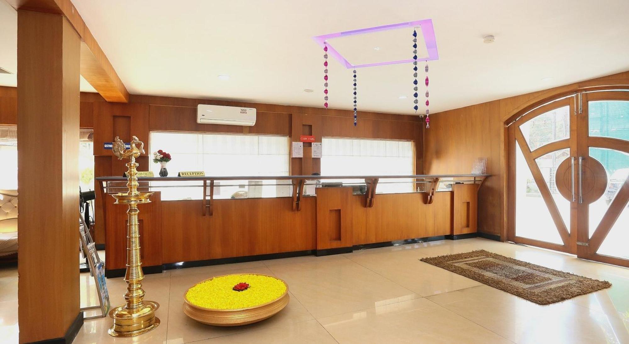 Hotel Super Townhouse Dona Castle à Kollam Extérieur photo