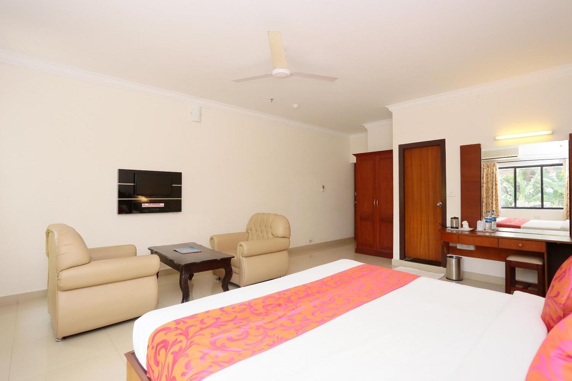 Hotel Super Townhouse Dona Castle à Kollam Extérieur photo