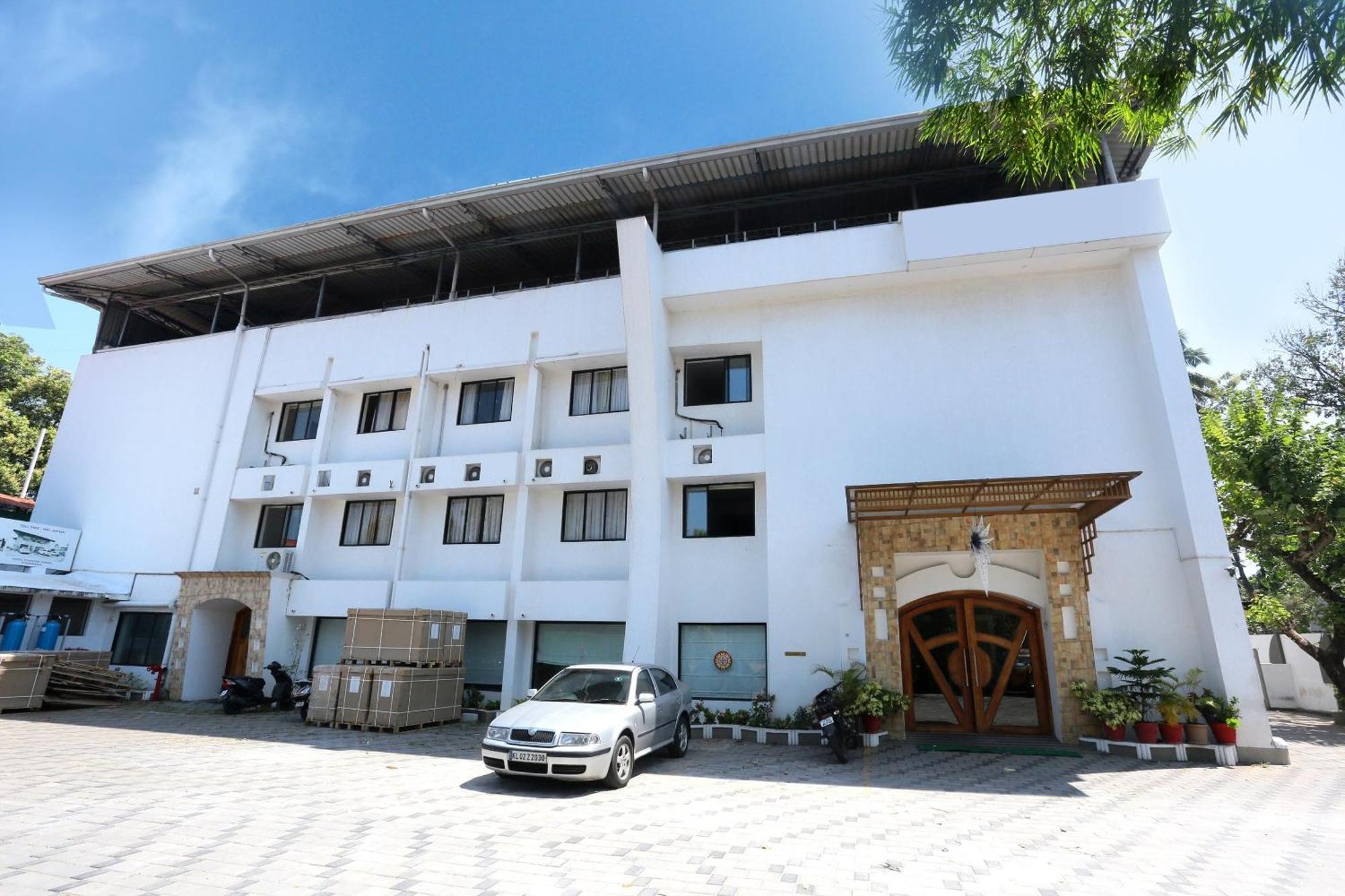 Hotel Super Townhouse Dona Castle à Kollam Extérieur photo
