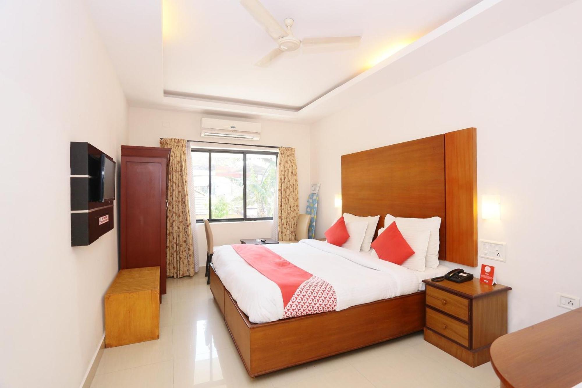 Hotel Super Townhouse Dona Castle à Kollam Extérieur photo