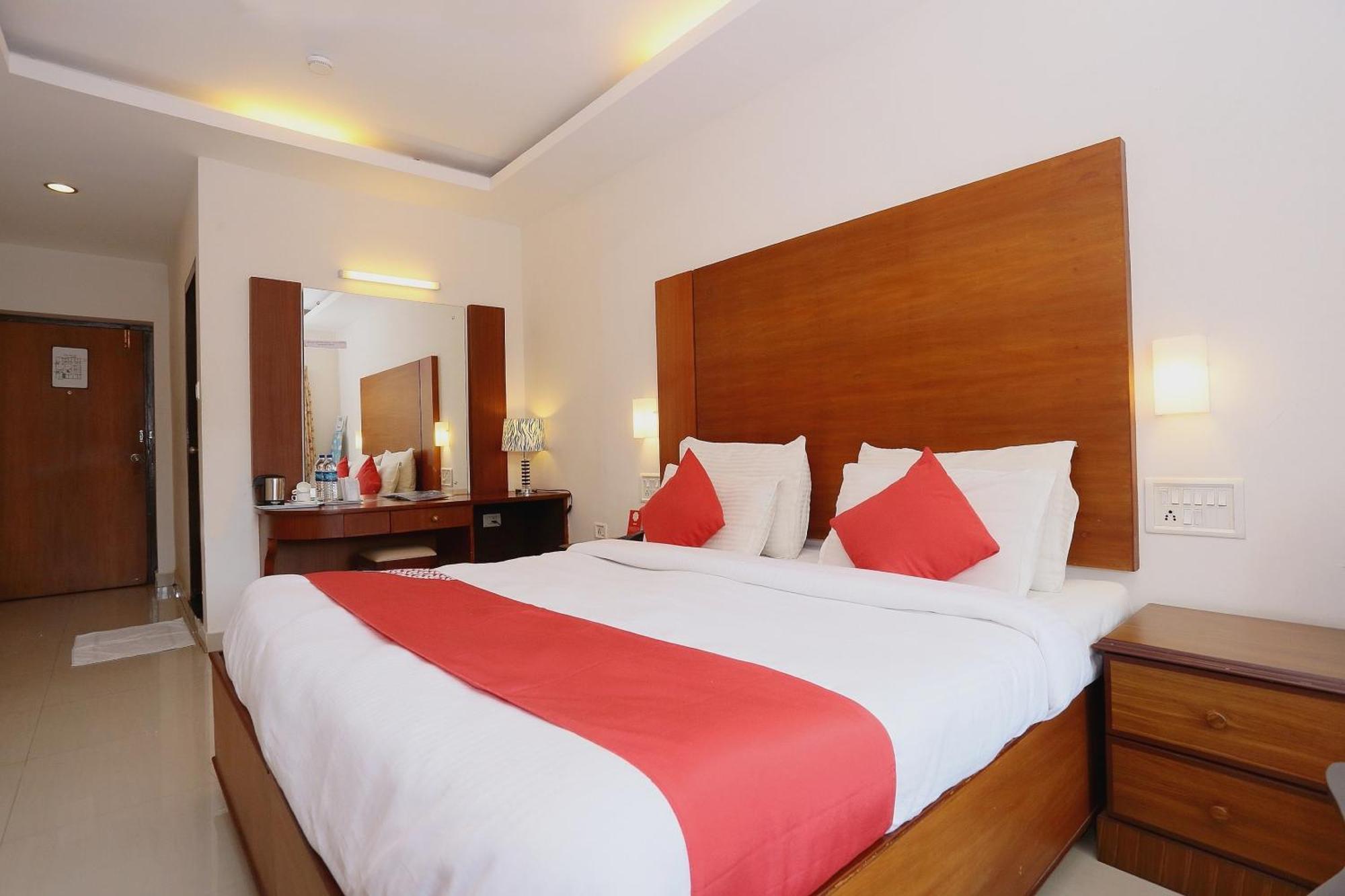 Hotel Super Townhouse Dona Castle à Kollam Extérieur photo