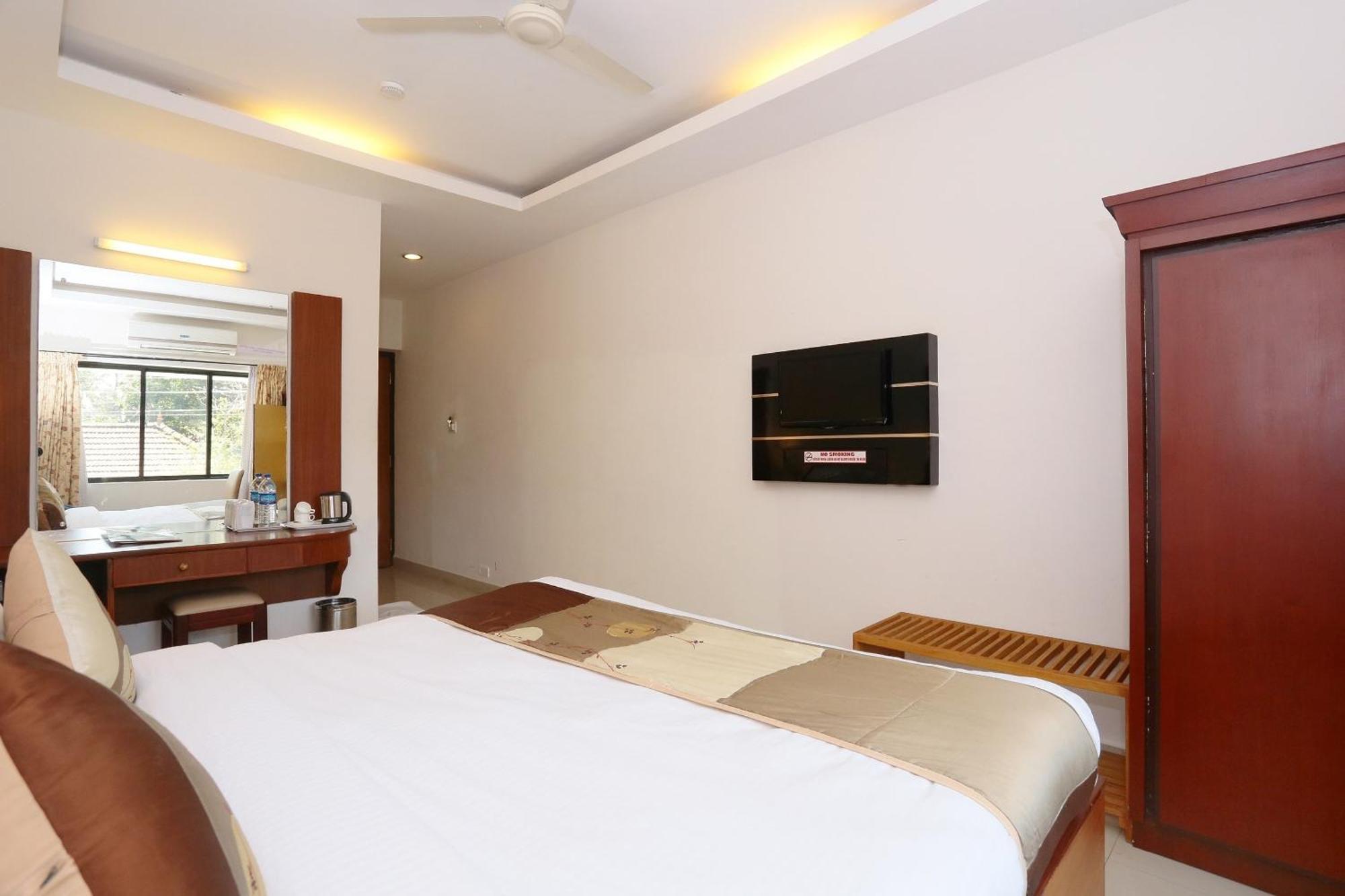 Hotel Super Townhouse Dona Castle à Kollam Extérieur photo