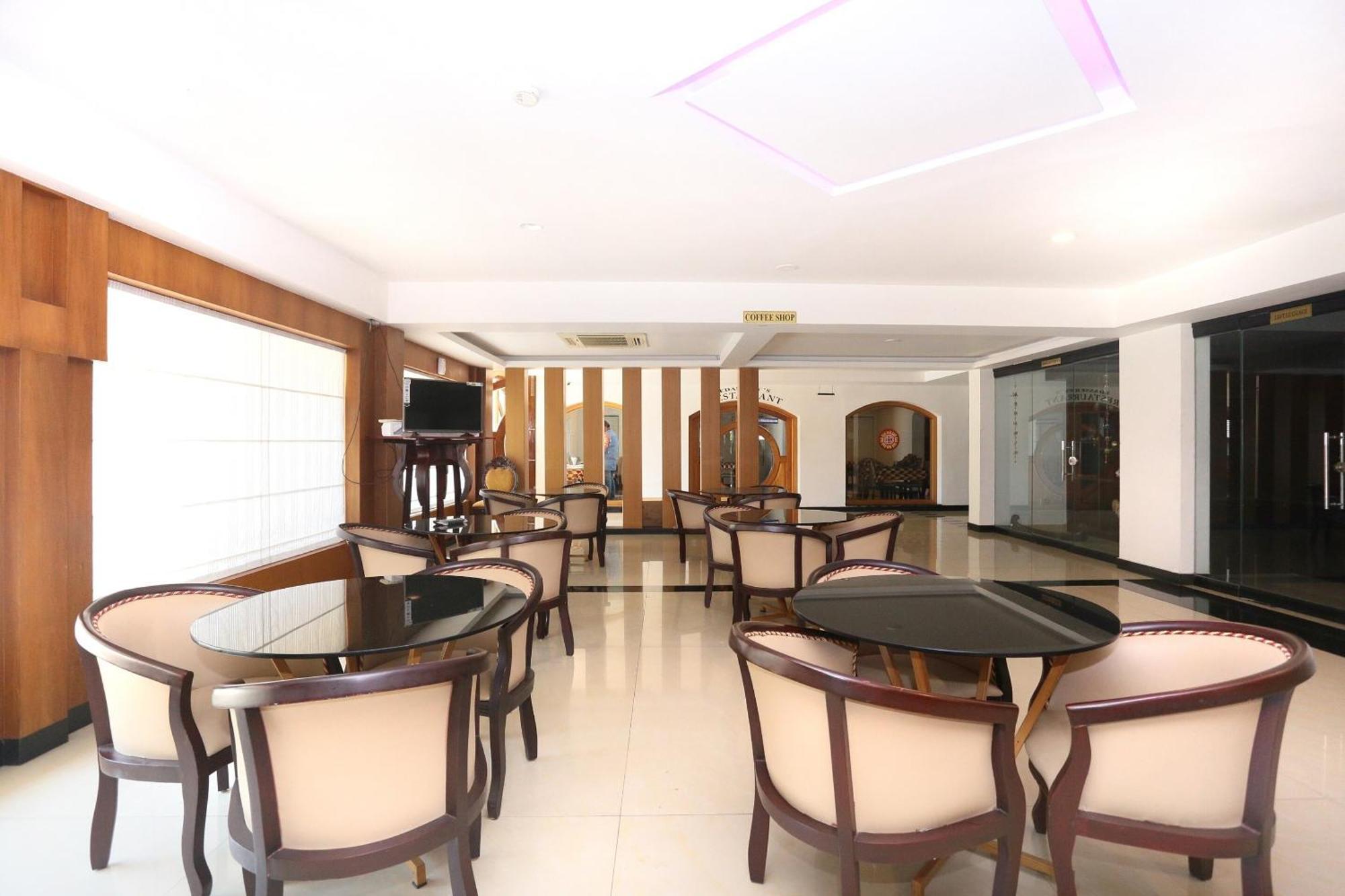 Hotel Super Townhouse Dona Castle à Kollam Extérieur photo