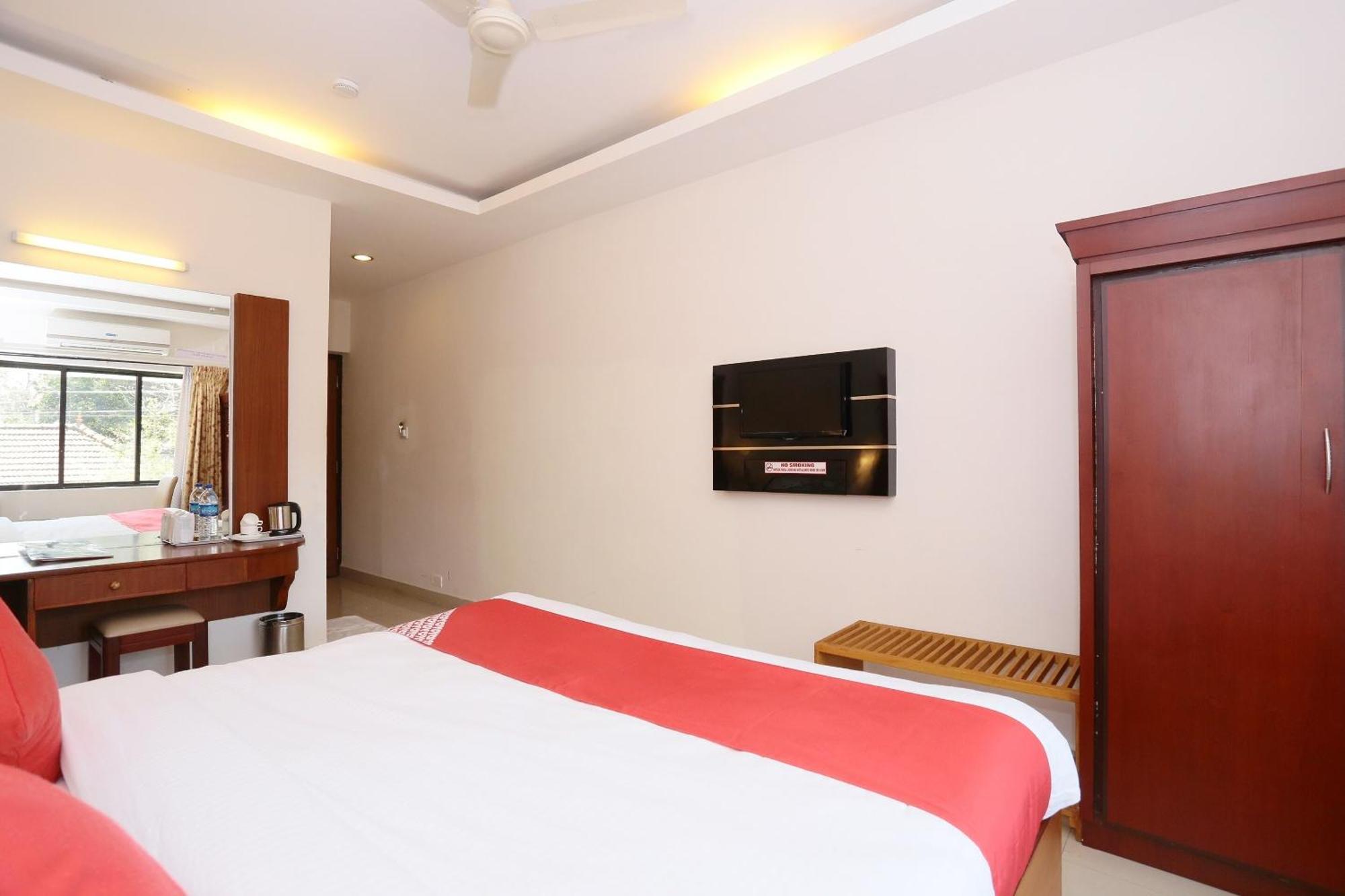 Hotel Super Townhouse Dona Castle à Kollam Extérieur photo