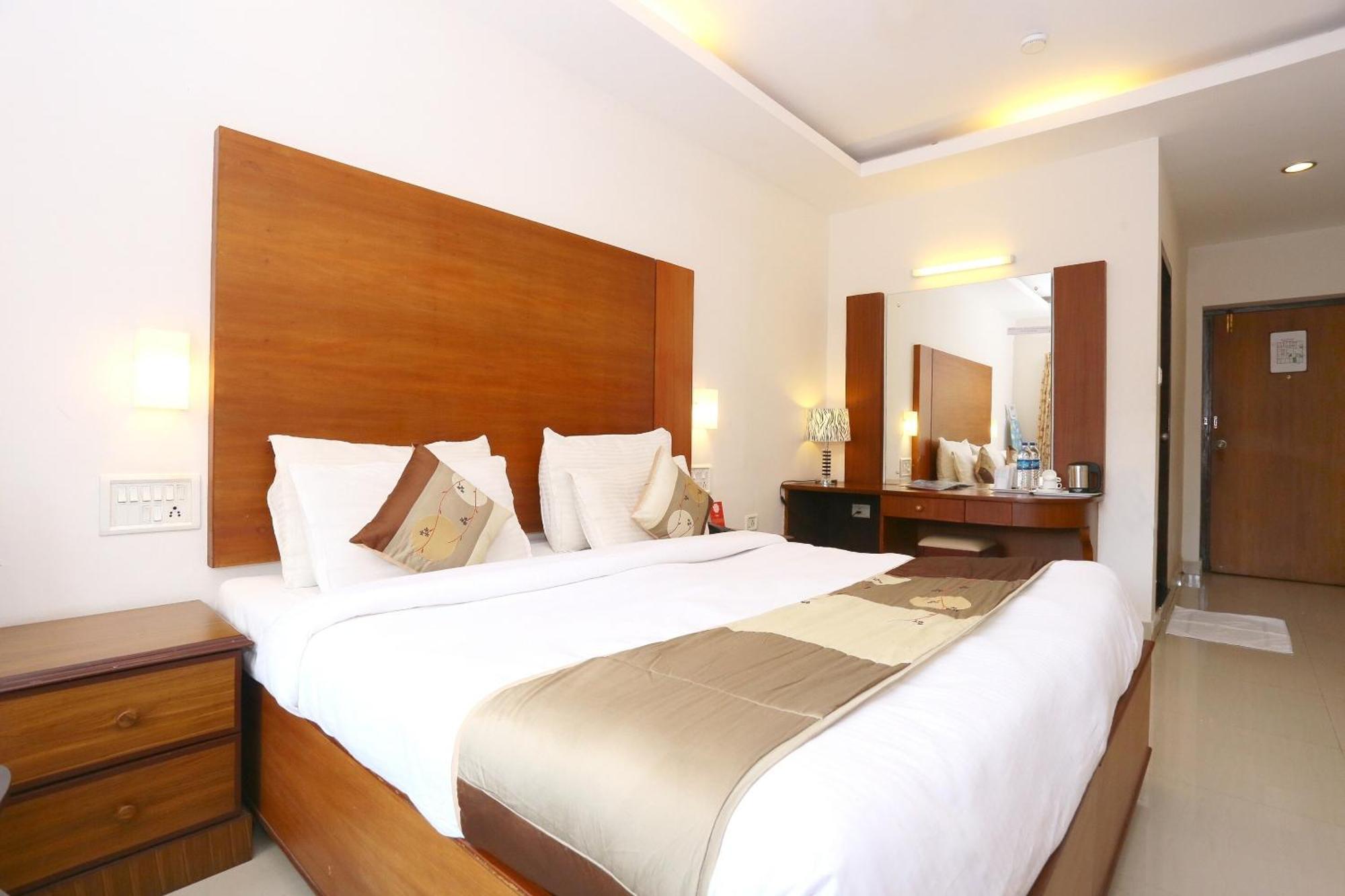 Hotel Super Townhouse Dona Castle à Kollam Extérieur photo